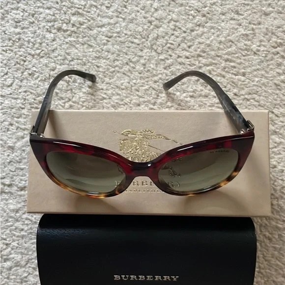 Burberry Sunglasses - Picture 2 of 9